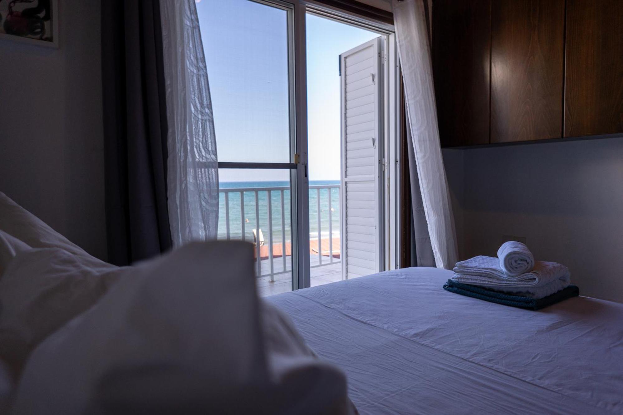 Beach House At Seafront Villa Meneou Dış mekan fotoğraf