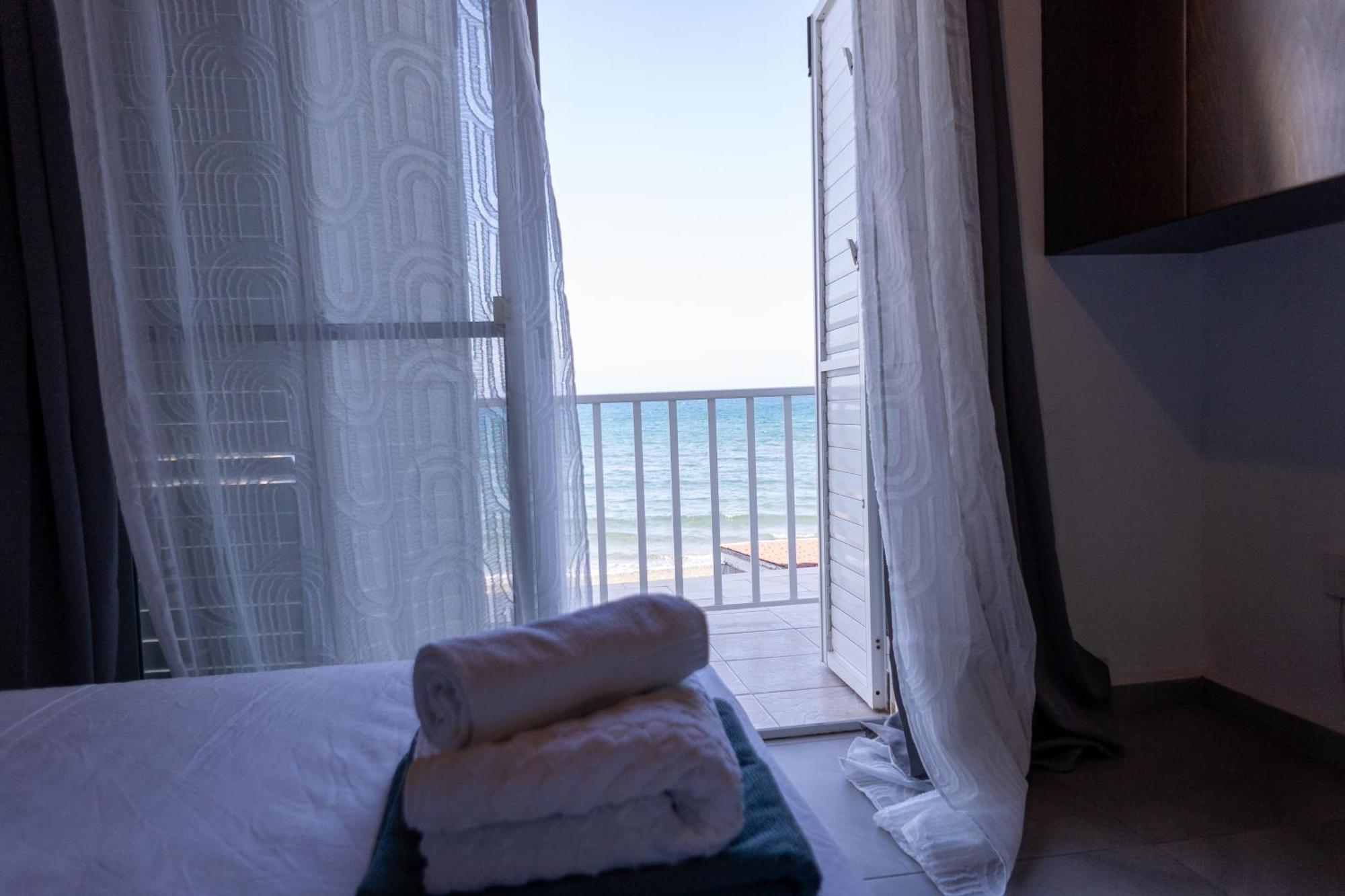 Beach House At Seafront Villa Meneou Dış mekan fotoğraf