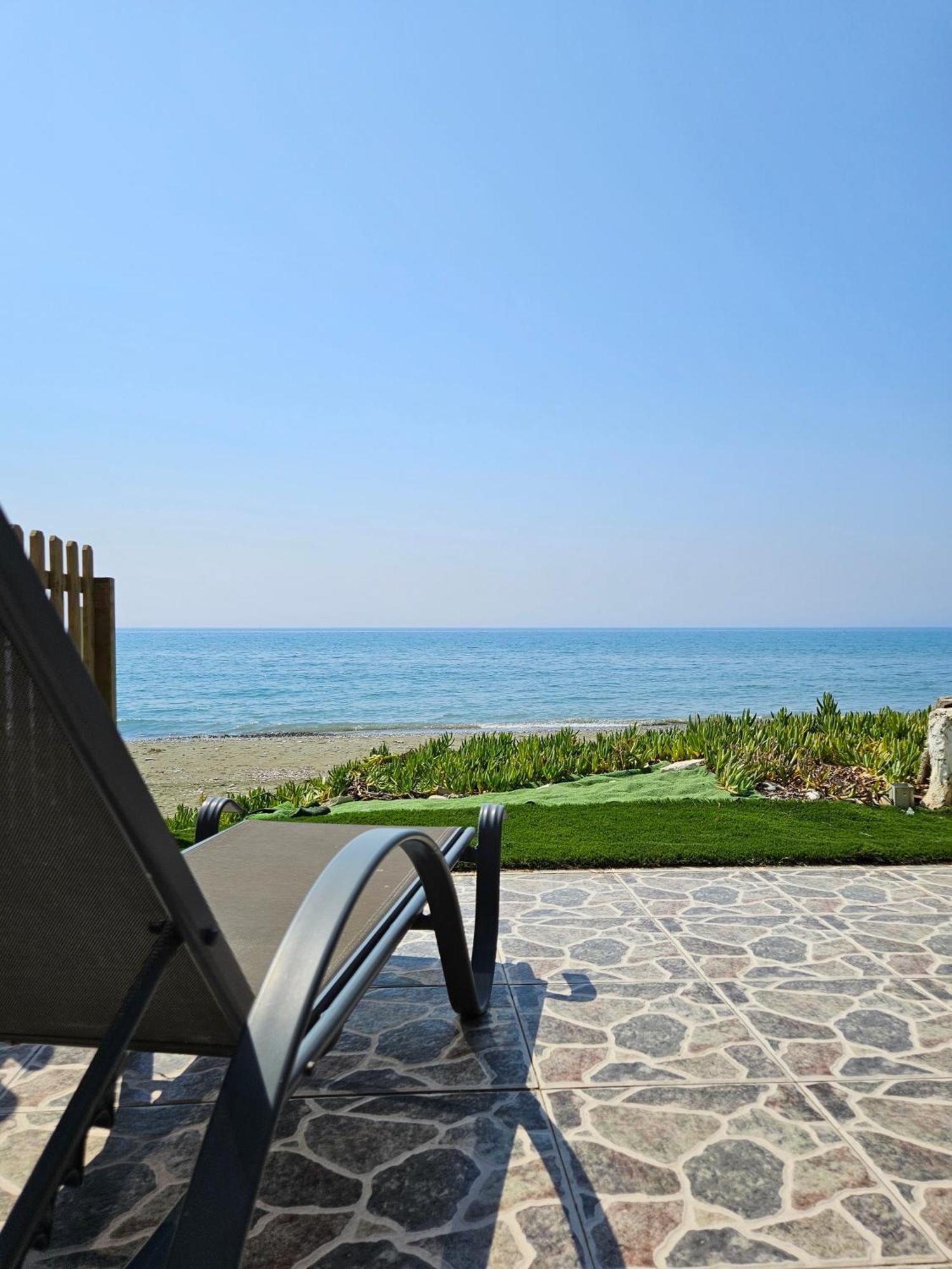Beach House At Seafront Villa Meneou Dış mekan fotoğraf