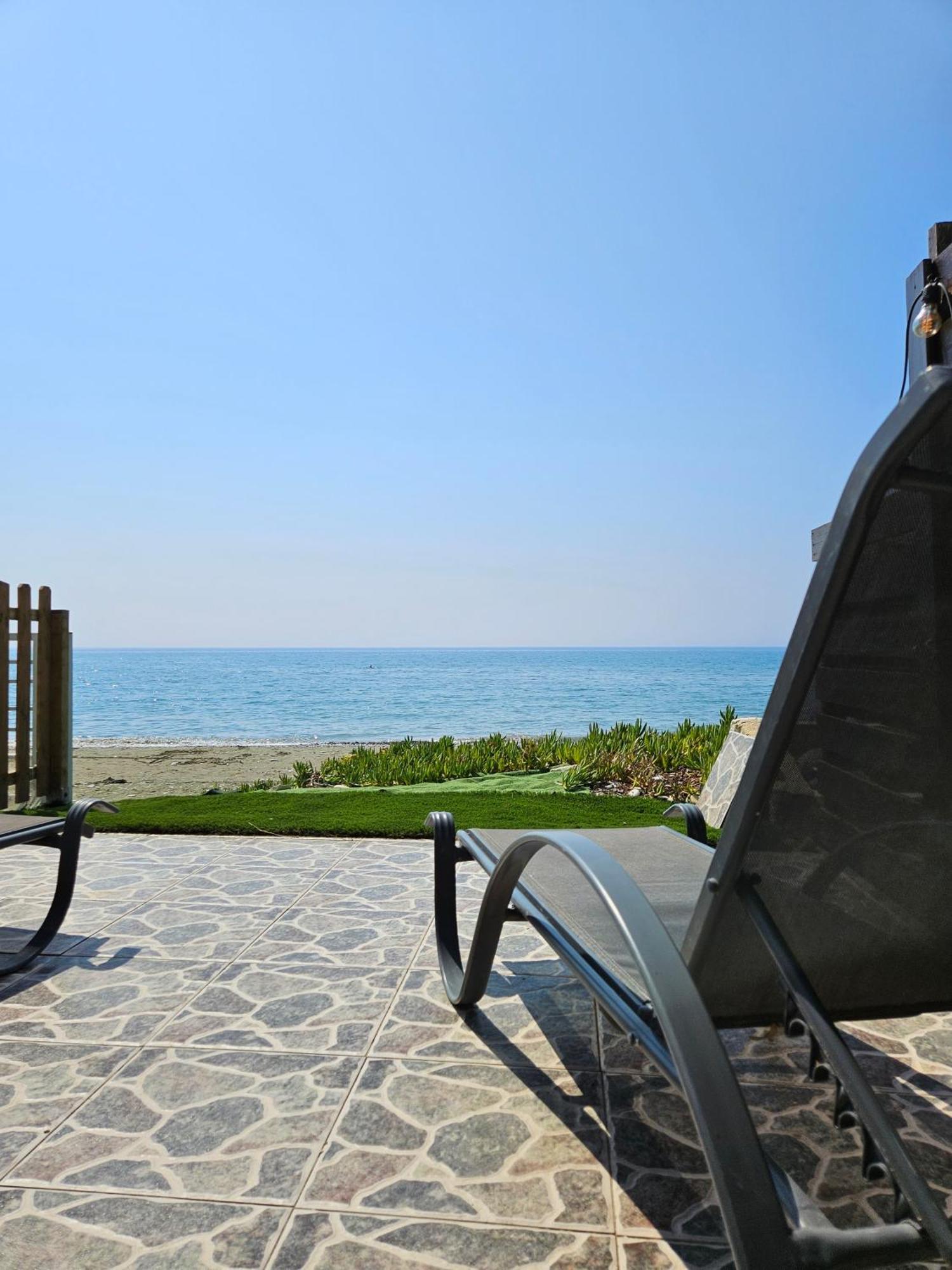 Beach House At Seafront Villa Meneou Dış mekan fotoğraf