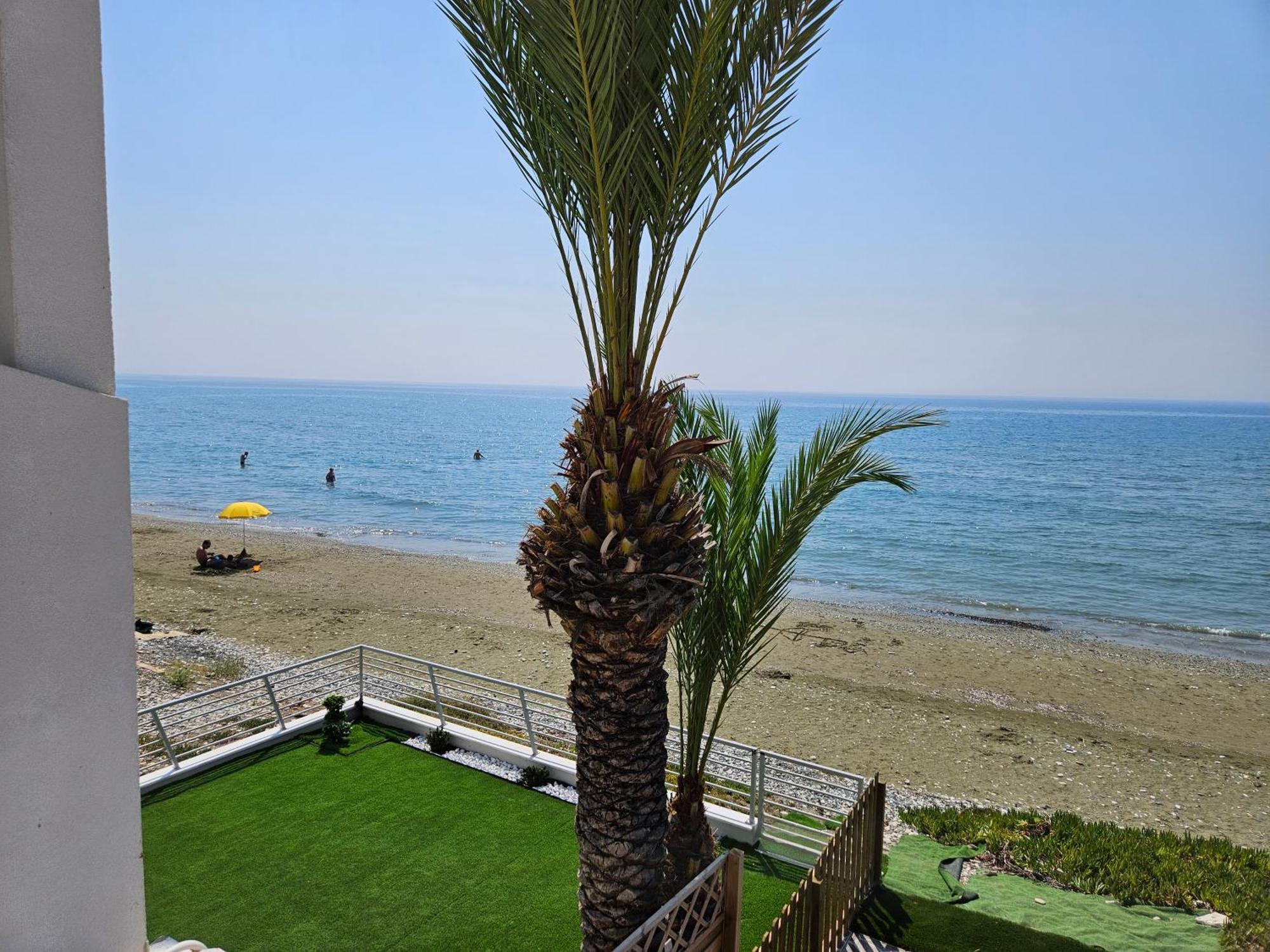 Beach House At Seafront Villa Meneou Dış mekan fotoğraf