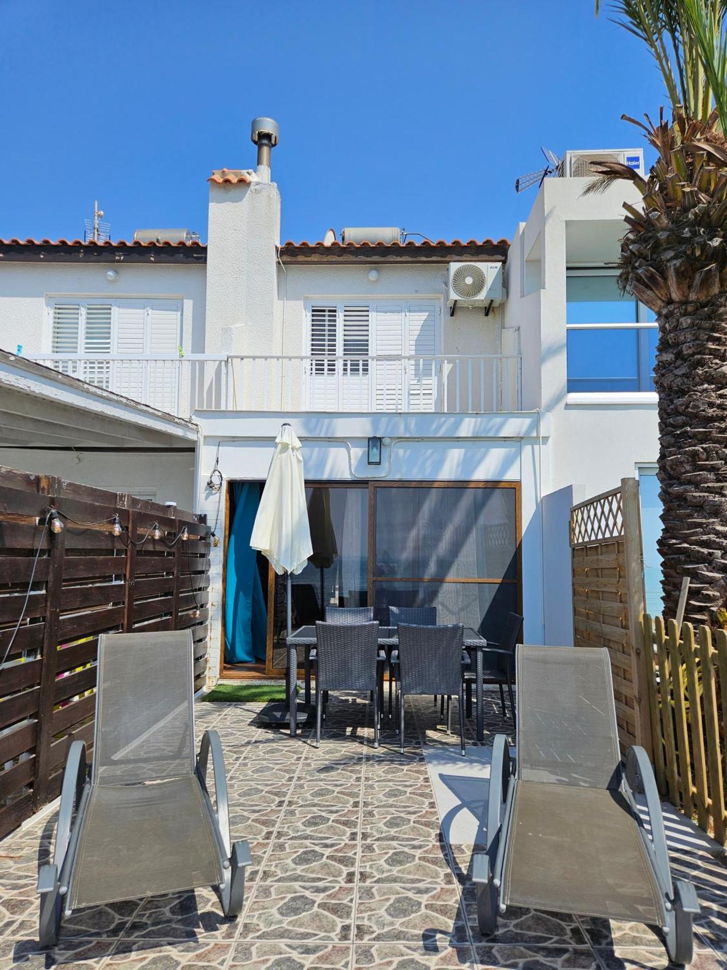 Beach House At Seafront Villa Meneou Dış mekan fotoğraf