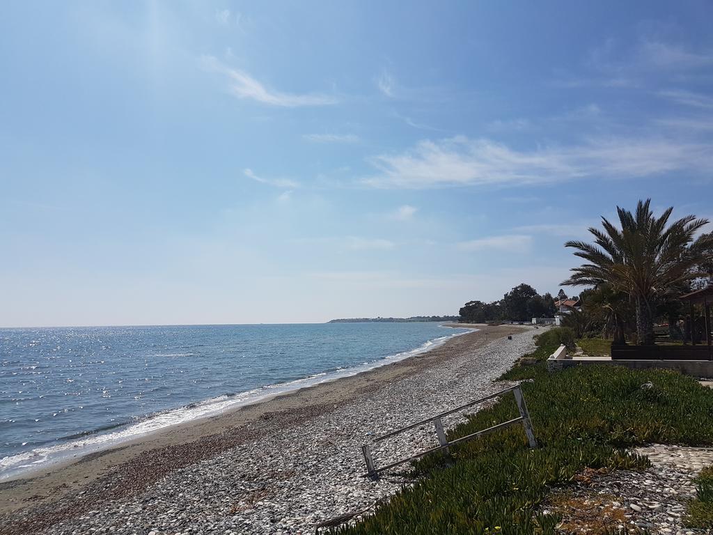 Beach House At Seafront Villa Meneou Dış mekan fotoğraf